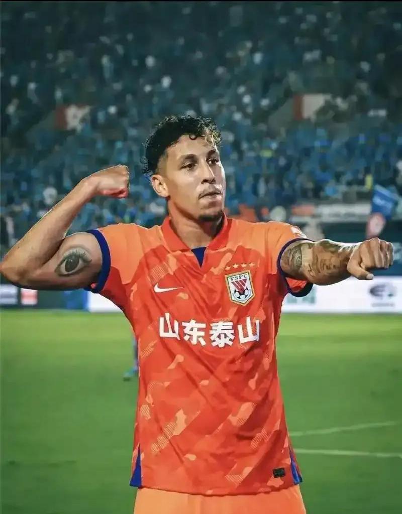 风云突变！山东泰山冲刺阶段防线松动，德甲版图或变，媒体盛赞，训练强度明显提升(2025年中超山东泰山赛程)