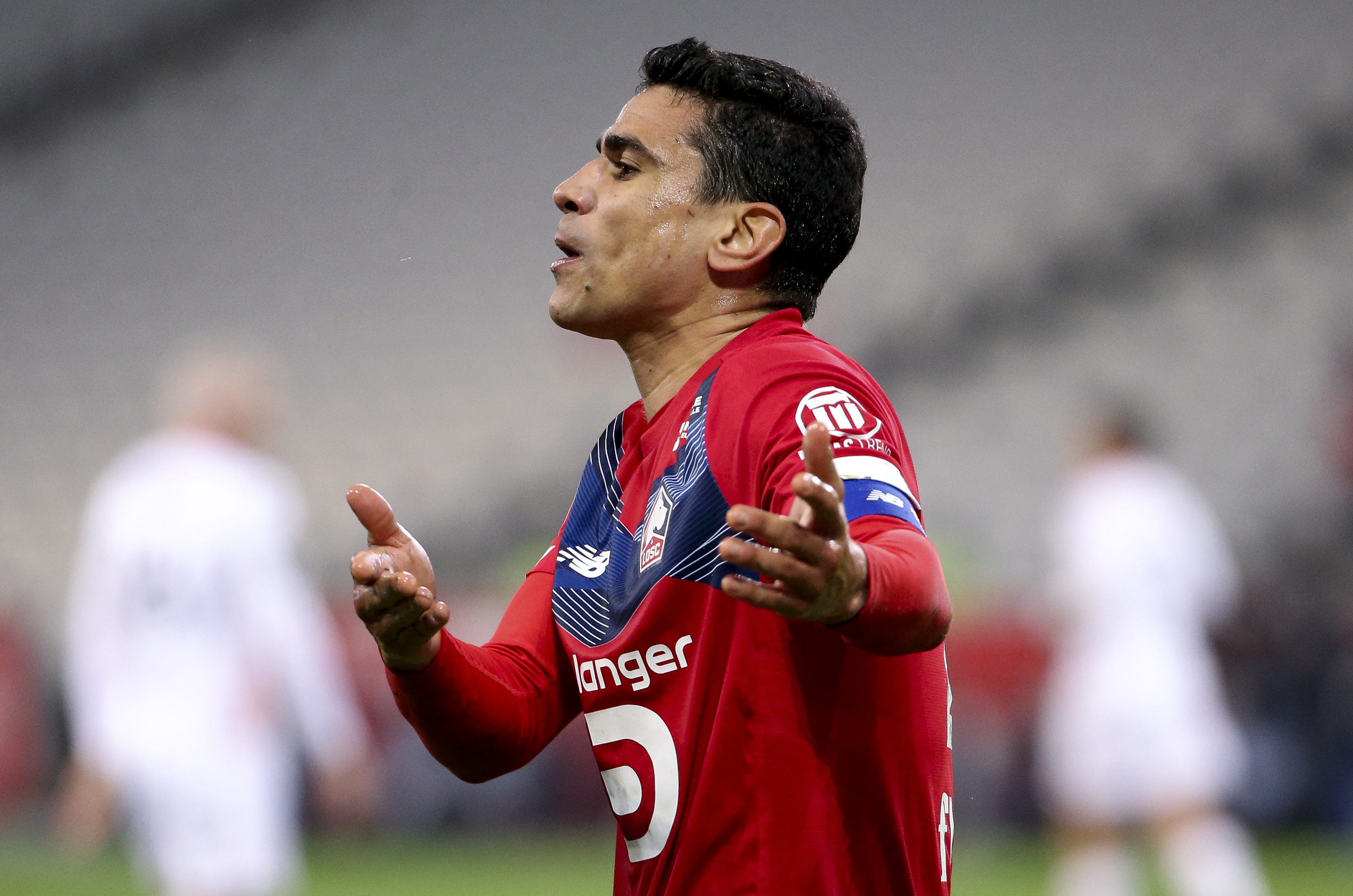 赛后体能课后，里尔回应争议备战欧篮联，底气十足，心理建设被强调