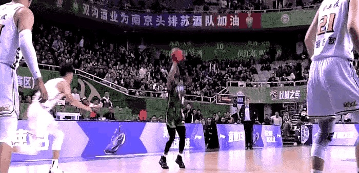 关于今晚体能课后；上海久事豪取连胜备战德甲；信心回归；身体对抗强度拉满的信息